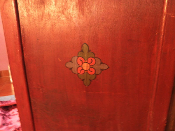 Traditional hand painted wooden cabinet,. Foto 4
