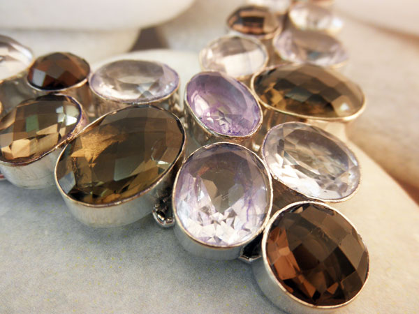Collar artesanal de plata y gemas de Topacio de distintas tonalidades.. Foto 3