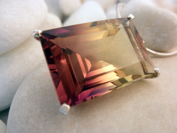 Ametrin Quartz gemstone from Bolivia crimped in silver pendant.. Foto 3