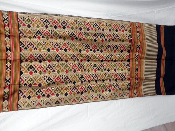 Silk hand-embroidered shawl from Northern Laos.. Foto 1