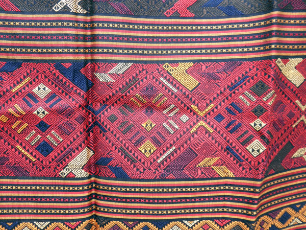 Traditional silk hand-embroidered shawl from Northern Laos.. Foto 5