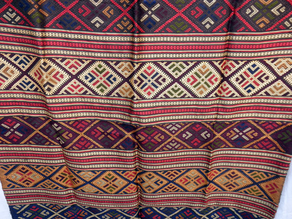 Traditional silk hand-embroidered shawl from Northern Laos.. Foto 4