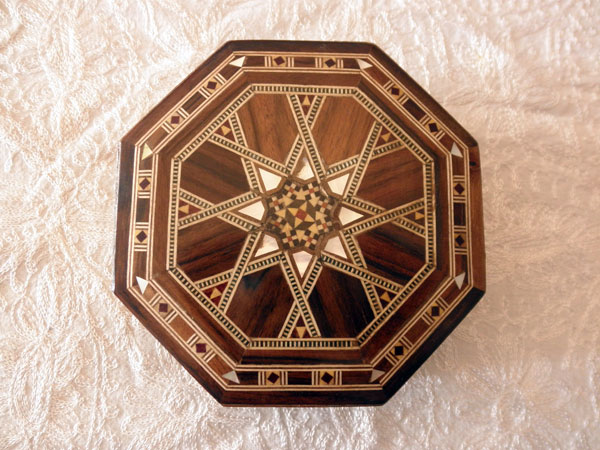 Damascene wooden inlay box. Foto 1