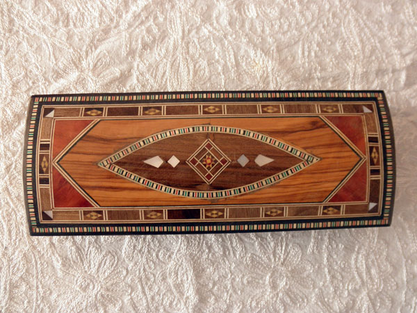 Damascene wooden inlay pencil box.. Foto 1