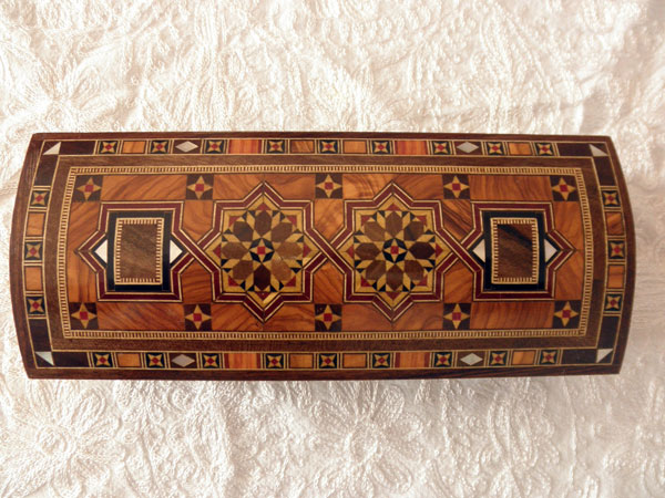 Damascene wooden inlay pencil box.. Foto 1