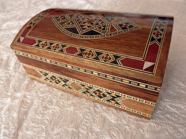 Damascene wooden inlay trunk box. Foto 2