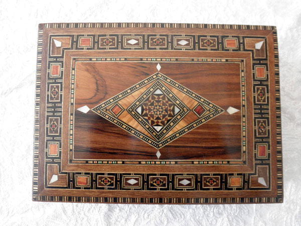 Damascene wooden inlay box. Foto 1