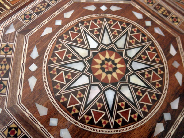 Damascene wooden inlay box. Foto 1