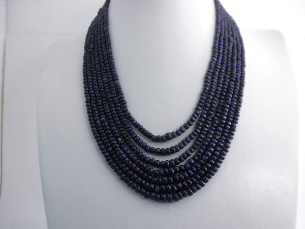 Sri Lanka Sapphires necklace with a Silver clasp.. Foto 1