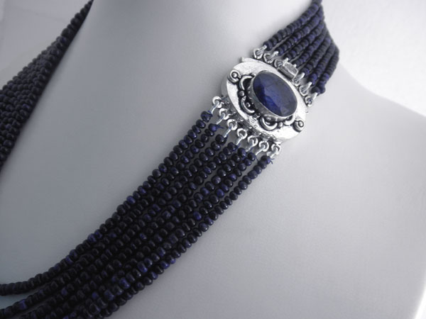 Sri Lanka Sapphires necklace with a Silver clasp.. Foto 3