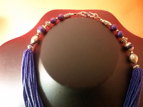 Collar artesanal tibetano de lapis lazuli.. Foto 2