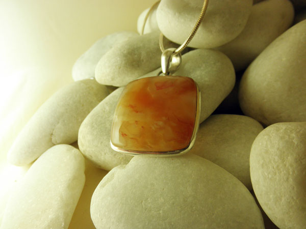 Red mossy Agate and Sterling silver pendant.. Foto 2