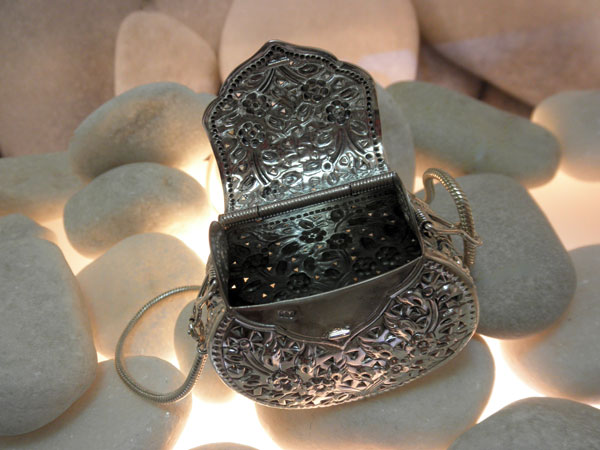 Colgante de plata labrada artesanalmente.. Foto 3