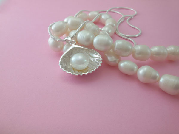 Sterling silver and natural Pearl pendant.. Foto 2