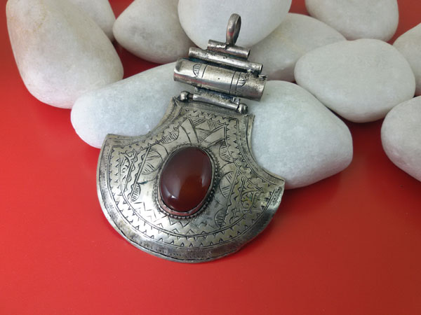 Antique Sterling silver and Red Agate pendant.. Foto 1