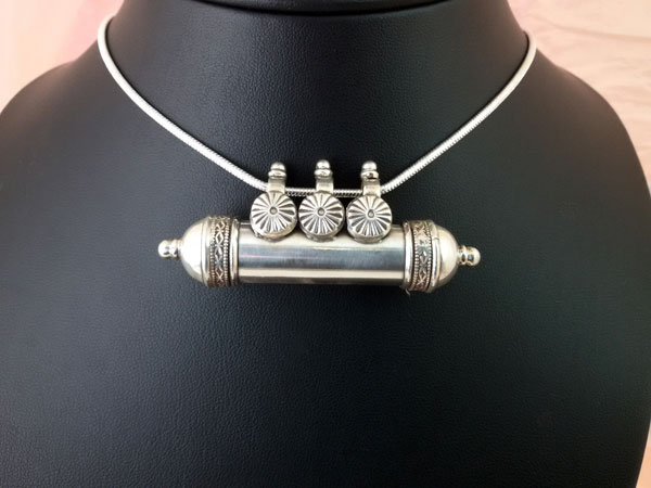 Colgante artesanal de plata, "tawis".. Foto 2