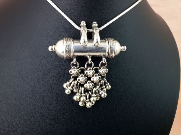 Colgante artesanal de plata, "tawis".. Foto 2