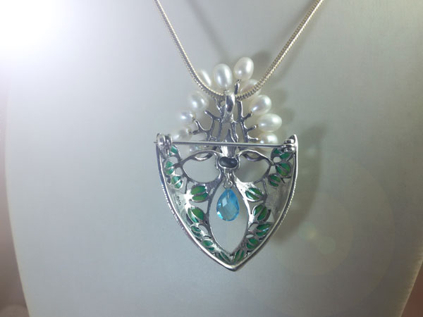 Colgante y broche Victoriano de plata, perlas y una gema de Topacio azul.. Foto 2