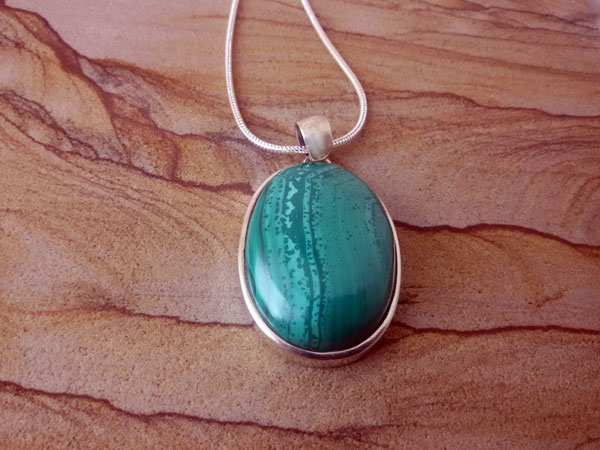 Malachite and Sterling silver pendant.. Foto 1