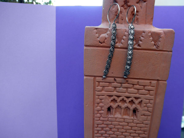 Ethnic handmade silver earrings. Foto 1