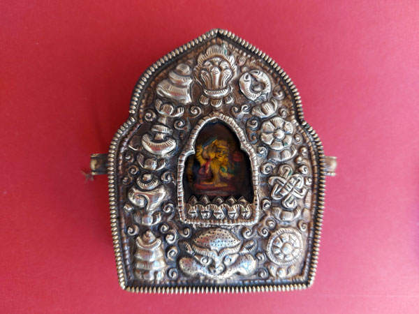 Ga,u Antique traditional Tibetan prayer box.. Foto 6