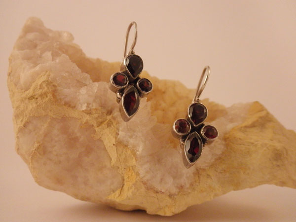 Pendientes artesanales de plata y Granates.. Foto 1