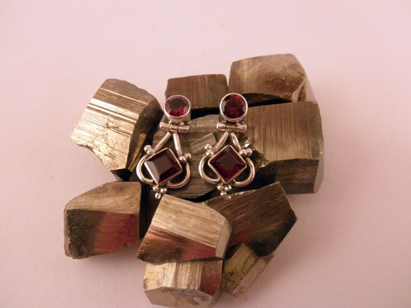 Pendientes artesanales de plata y Granates.. Foto 1