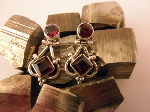 Pendientes artesanales de plata y Granates.. Foto 2