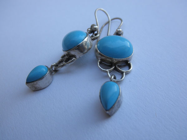 Pendientes artesanales de plata y turquesa.. Foto 3