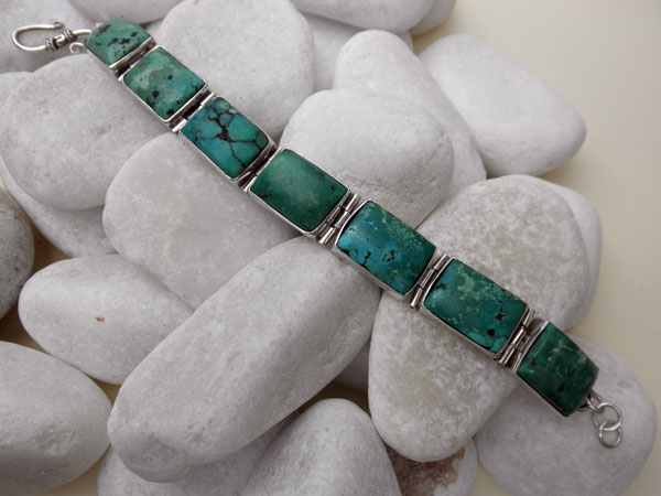 Pulsera artesanal de plata de ley y Turquesas.. Foto 1