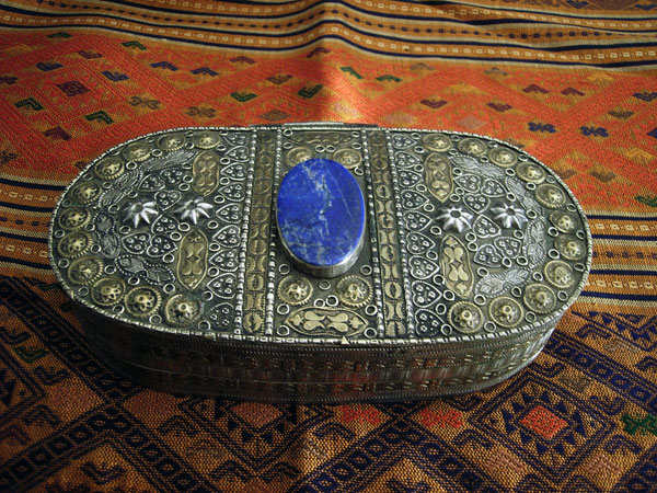 Antique handmade silver and bronze box from Tajikistan. Foto 1