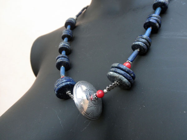 Silver and Lapislazuli Ethnic necklace, Afghanistan. Foto 2