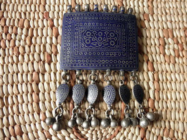 Colgante etnico tradicional de plata. Afghanistan. Foto 1