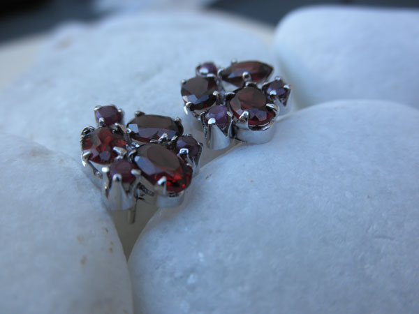 Pendientes clasicos de plata con Granates y Rubis.. Foto 2