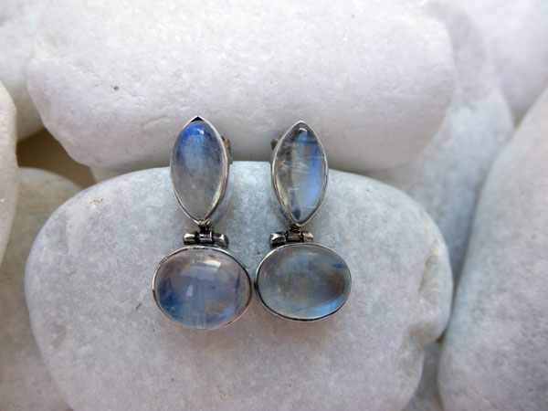 Pendientes de plata y Piedra de luna. Foto 1
