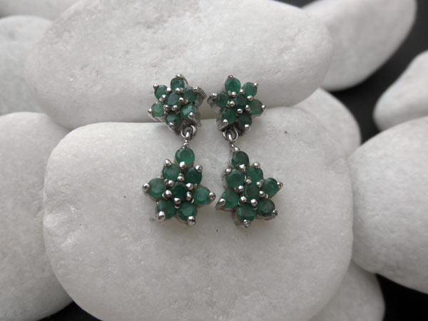Pendientes clasicos de plata y Esmeraldas. Foto 1