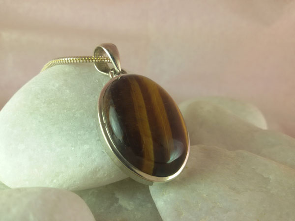 Tiger eye and Sterling silver pendant.. Foto 1