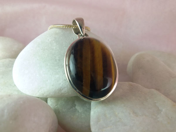 Tiger eye and Sterling silver pendant.. Foto 2