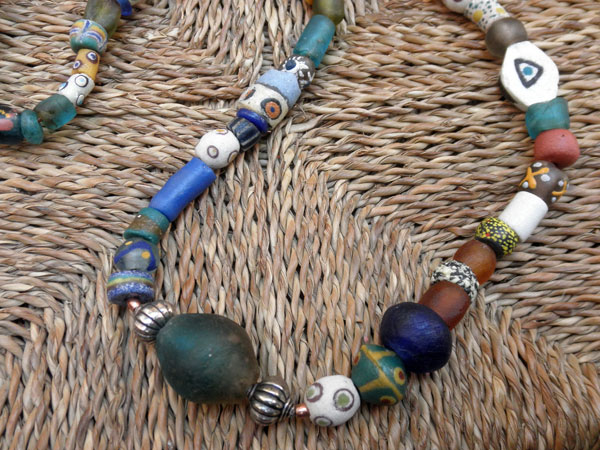 Collar etnico artesanal Africano. Foto 3