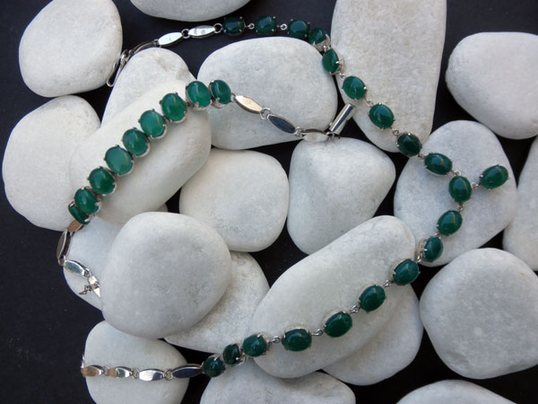 Collar y pulsera artesanal de plata y jade. Foto 1