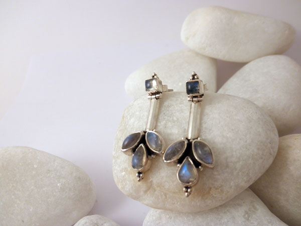 Handmade Sterling silver and Moonstone earings.. Foto 1