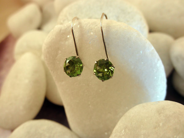 Pendientes de plata y Peridoto (Olivina). Foto 1