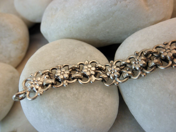 Pulsera de plata forjada y labrada artesanalmente, Jaipur, India.. Foto 3