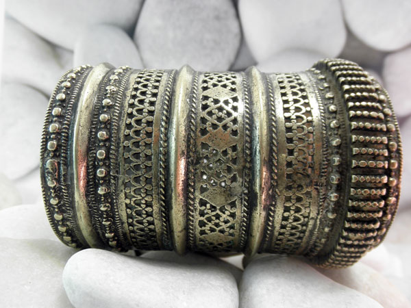 Antigua pulsera etnica "Uigur".. Foto 1