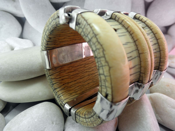 Antigua pulsera de marfil y plata.. Foto 1