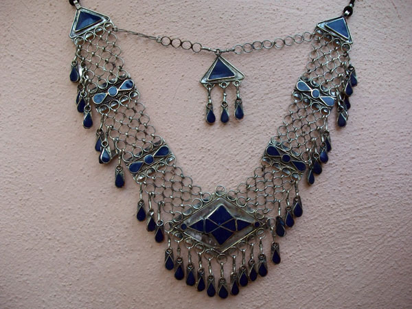 Collar etnico artesanal procedente de Afghanistan.. Foto 1