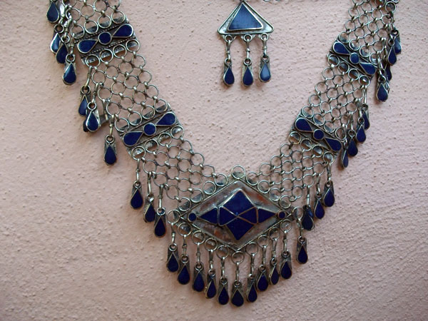 Ethnic traditional necklace from Afghanistan.. Foto 2