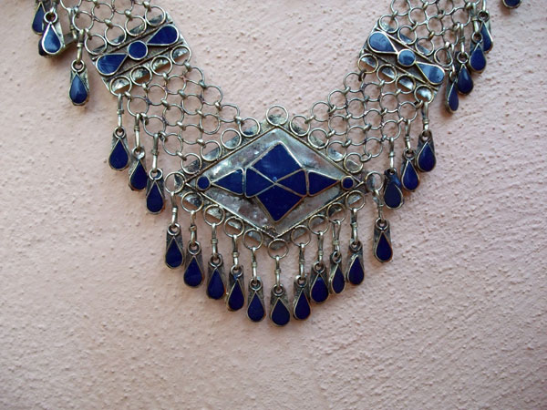 Collar etnico artesanal procedente de Afghanistan.. Foto 4