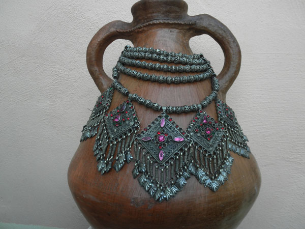 Collar etnico artesanal procedente de Afghanistan.. Foto 1