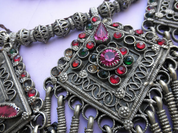 Ethnic traditional necklace from Afghanistan.. Foto 4